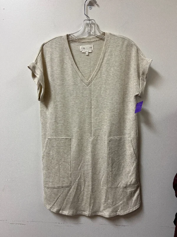 Dress Casual Short By Lou And Grey In Cream, Size: S